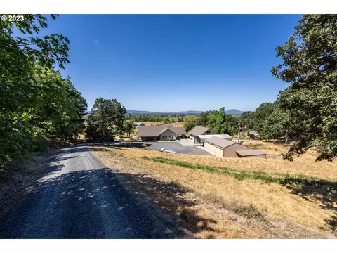35892 Bain Ln, Creswell, OR 97426
