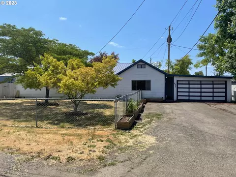 447 NE Russell Ave, Roseburg, OR 97470