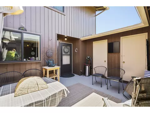 2289 Ridgeway Dr, Eugene, OR 97401