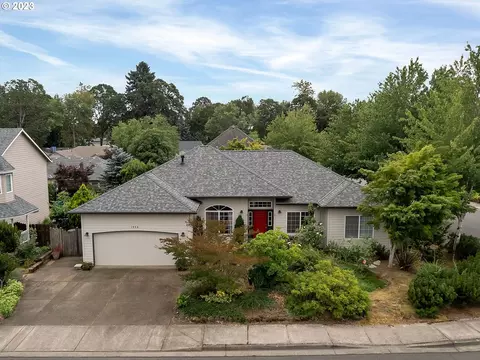 1904 N Westlake Loop, Newberg, OR 97132