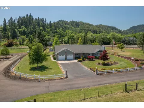 133 Sean Ln, Roseburg, OR 97471