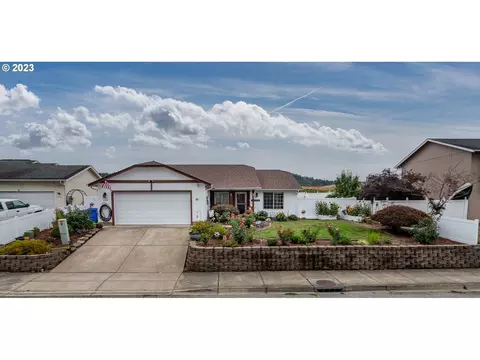 213 NE Plum Ridge Dr, Winston, OR 97496