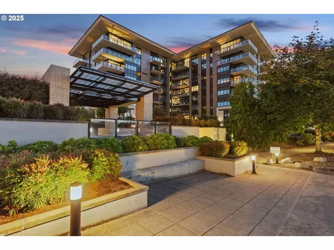 1830 NW Riverscape St #803, Portland, OR 97209