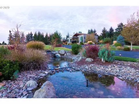 130 Cross Creek Dr, Roseburg, OR 97471