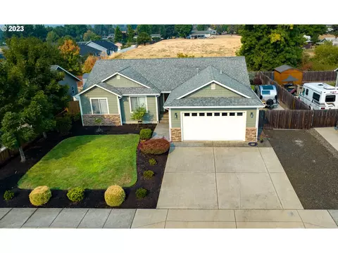 410 Serengeti Dr, Winston, OR 97496