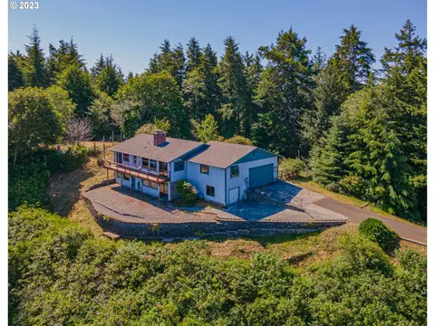 844 Crestview Dr, Reedsport, OR 97467