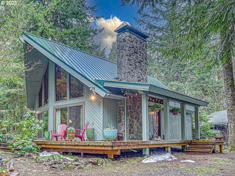 72697 E Village Loop Rd, Rhododendron, OR 97049