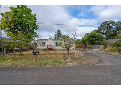 330 N 13th St, Philomath, OR 97370