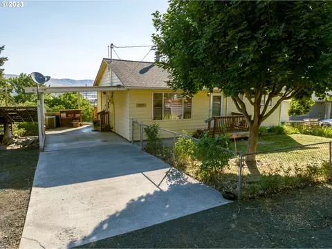 1909 W 13th St, The Dalles, OR 97058