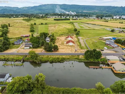89 S Welcome Slough Rd, Cathlamet, WA 98612