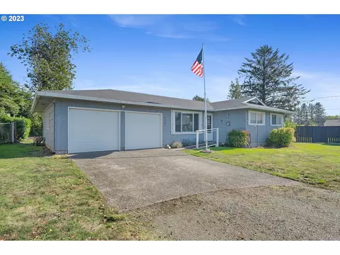 4209 Dogwood Ave, Tillamook, OR 97141