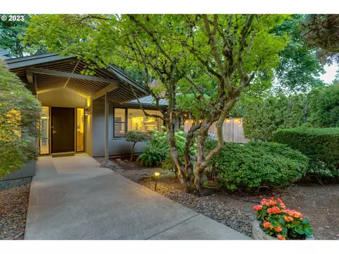 4925 SW Humphrey Park Cres, Portland, OR 97221