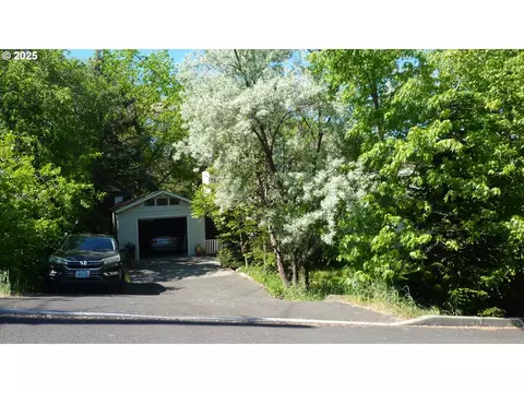 1717 Mount Hood St, The Dalles, OR 97058