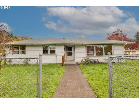 76499 Poplar St, Oakridge, OR 97463