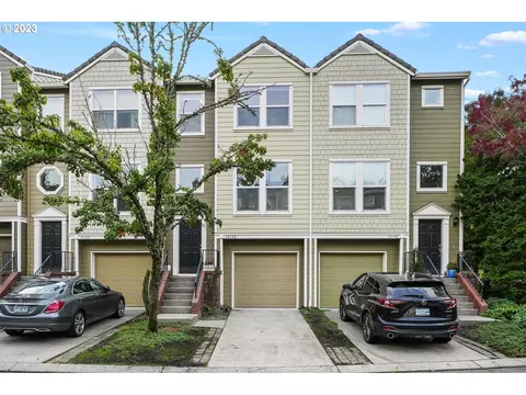 10136 NW Brighton Ln, Portland, OR 97229