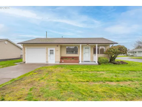 1394 Umpqua Rd, Woodburn, OR 97071