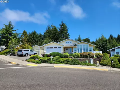1247 Nautical Ln, Coos Bay, OR 97420