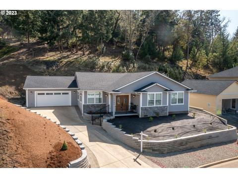 1789 NE Reagan Dr, Roseburg, OR 97470