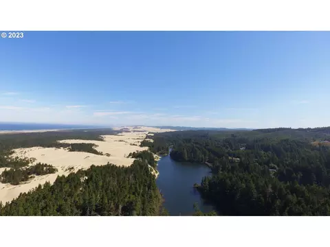 0 Saunders Lk #1300, North Bend, OR 97459