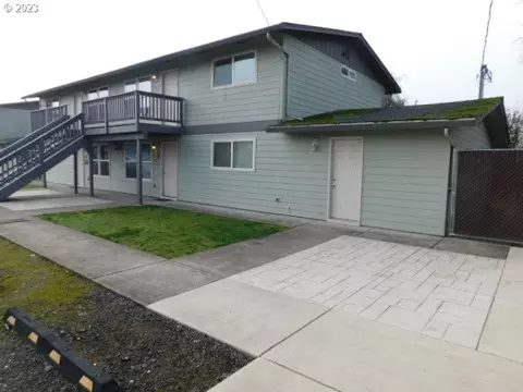 555 N 7th St, Harrisburg, OR 97446
