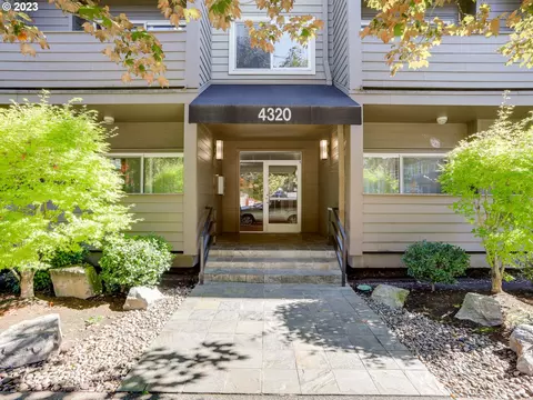 4320 S Corbett Ave #217, Portland, OR 97239