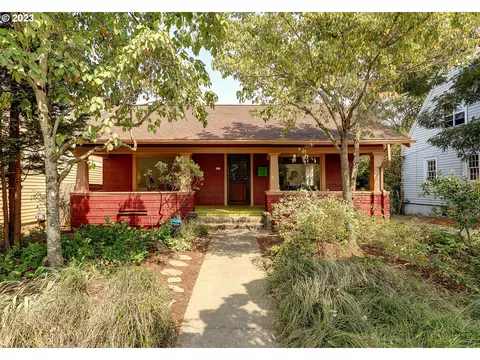 827 N Buffalo St, Portland, OR 97217
