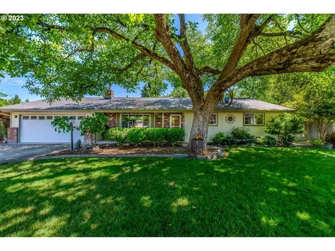 4731 Thunderbird St, Eugene, OR 97404