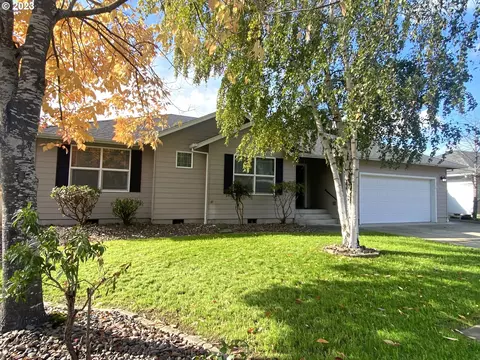 276 N View Dr, Roseburg, OR 97470