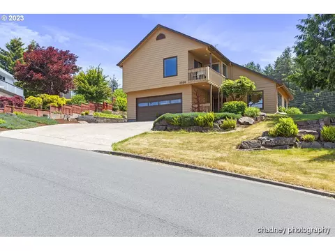 1030 NE 7th Dr, Newport, OR 97365