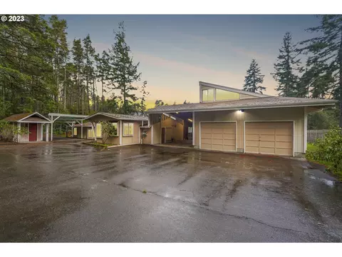 5613 Munsel Ln, Florence, OR 97439