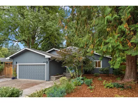 8770 SW Dolph St, Portland, OR 97223