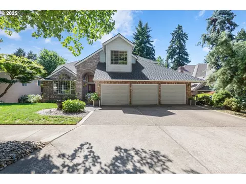 21775 SW Hedges Dr, Tualatin, OR 97062