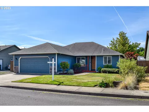 33 Sandalwood Loop, Creswell, OR 97426
