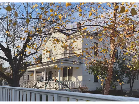 412 E 17th St, Vancouver, WA 98663
