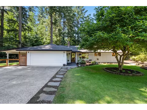 5861 Benfield Ct, Lake Oswego, OR 97035