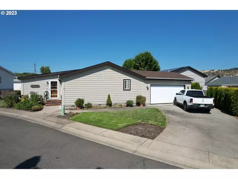 134 Kristi Lee Ln, Roseburg, OR 97471