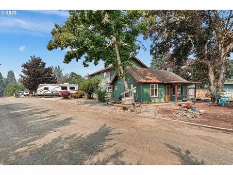 103 Hummingbird Ln, Roseburg, OR 97471