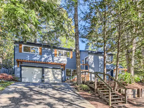 15866 SE River Rd, Milwaukie, OR 97267