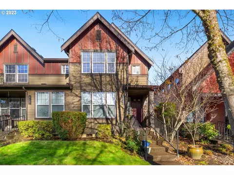 7129 NE Stonewater St, Hillsboro, OR 97124