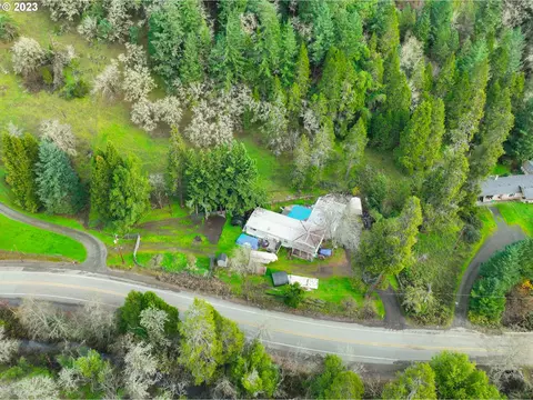 522 Kent Creek Rd, Winston, OR 97496