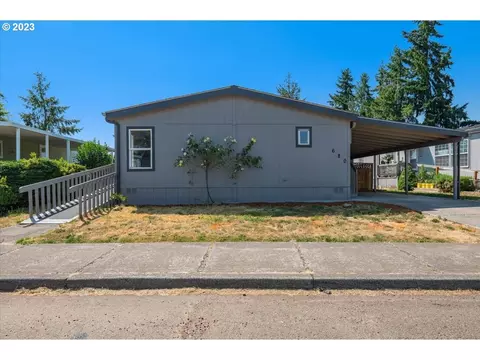 680 Village Dr, Molalla, OR 97038