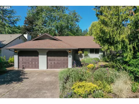 4230 Kincaid St, Eugene, OR 97405