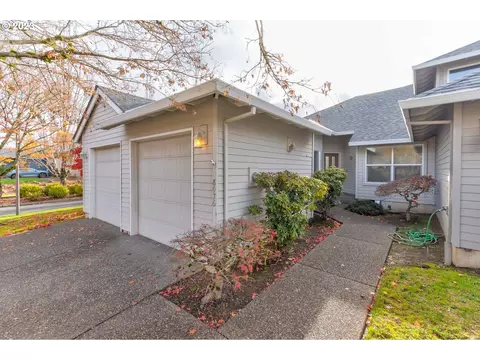 8976 SW Stono Dr, Tualatin, OR 97062