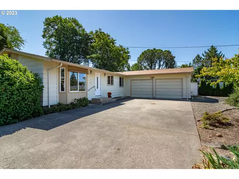 1461 NW Moritz Ct, Roseburg, OR 97471