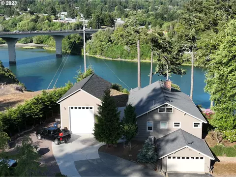 6393 Riverview Dr, Brookings, OR 97415