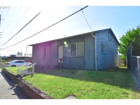 2184 Harrison St, North Bend, OR 97459