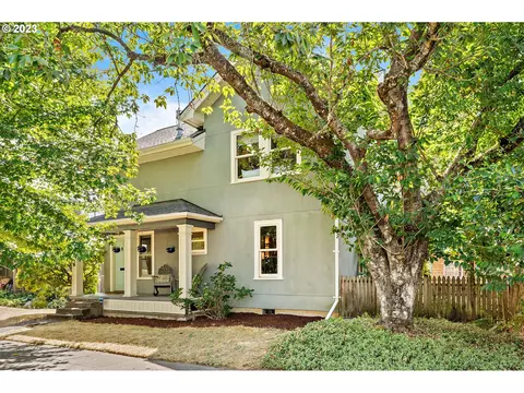 7916 SE Taylor St, Portland, OR 97215