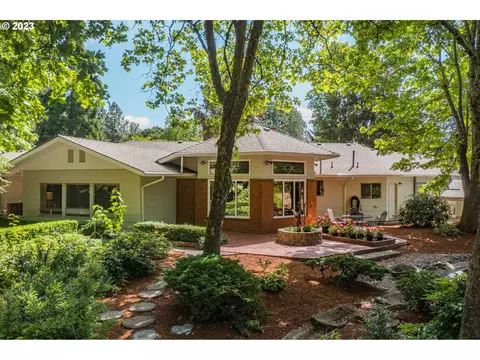 365 NE Mistletoe Cir, Corvallis, OR 97330