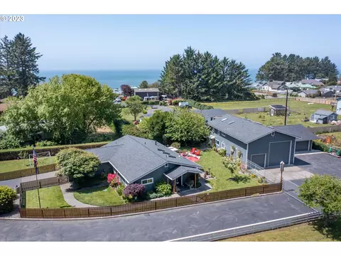 15502 Morrison Ln, Brookings, OR 97415