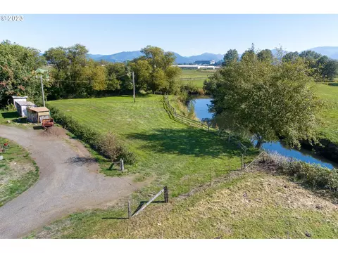 5910 Blaser Ln, Tillamook, OR 97141